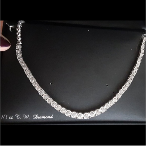 New in box 1/3 Karat 17” Diamond & Silver Necklace - Picture 4 of 6